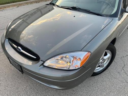 2002 Ford Taurus SE