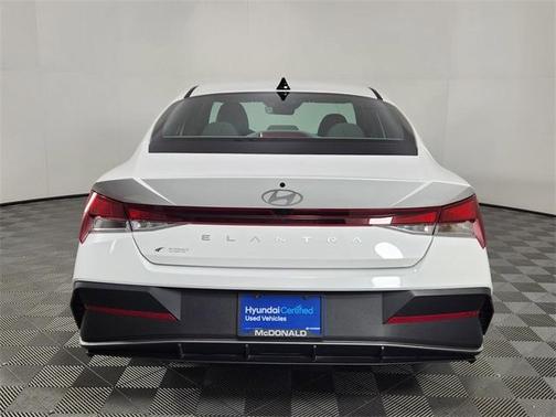 2025 Hyundai ELANTRA SE