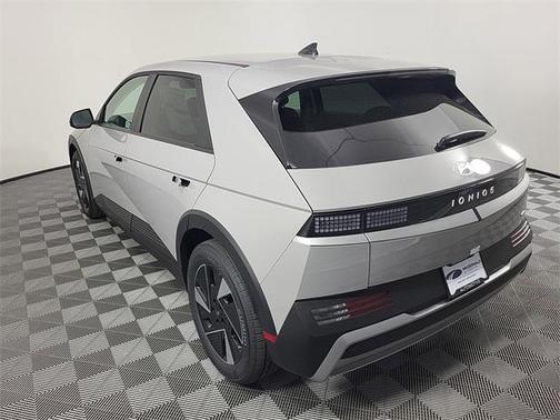 2025 Hyundai IONIQ 5 SE