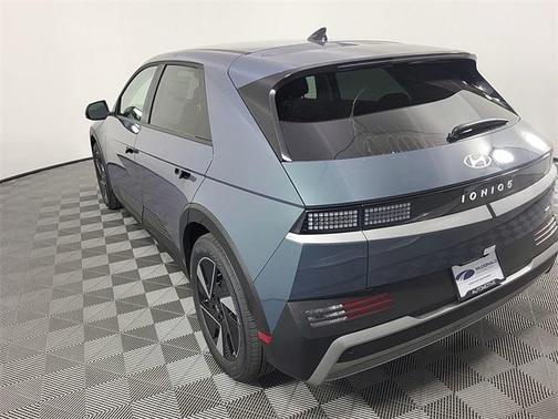 2025 Hyundai IONIQ 5 SE