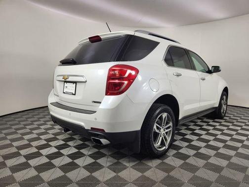Iridescent Pearl Tricoat 2017 Chevrolet Equinox Premier