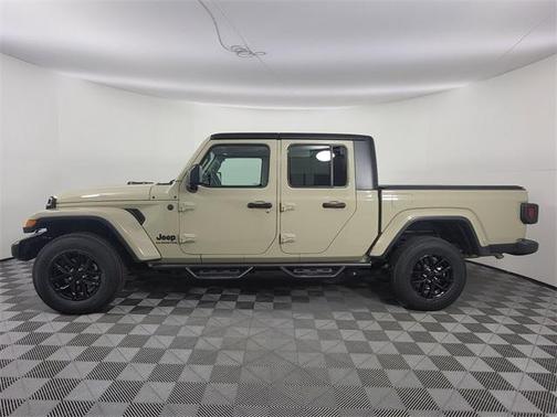 2022 Jeep Gladiator Sport