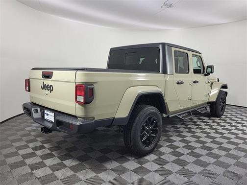 2022 Jeep Gladiator Sport