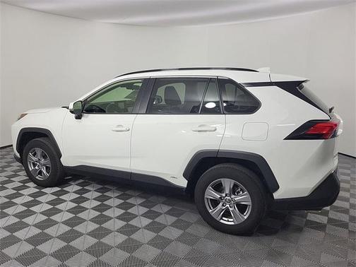 2022 Toyota RAV4 Hybrid XLE