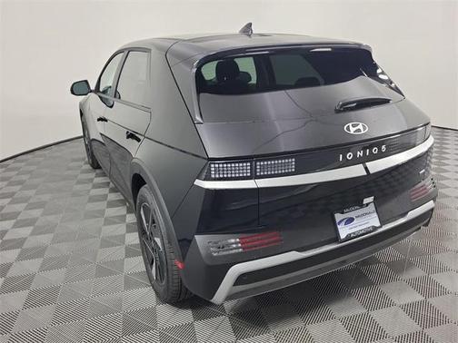 2025 Hyundai IONIQ 5 SE