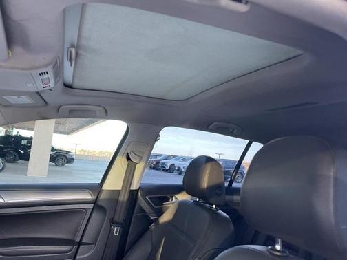 2015 Volkswagen Golf TDI S 4-Door