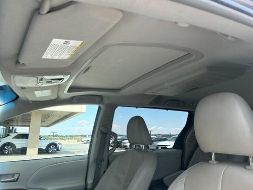 2011 Toyota Sienna XLE
