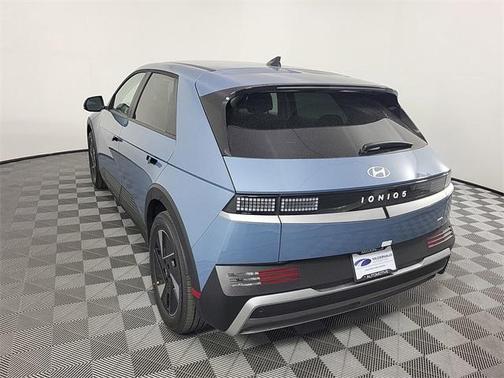 2025 Hyundai IONIQ 5 SE