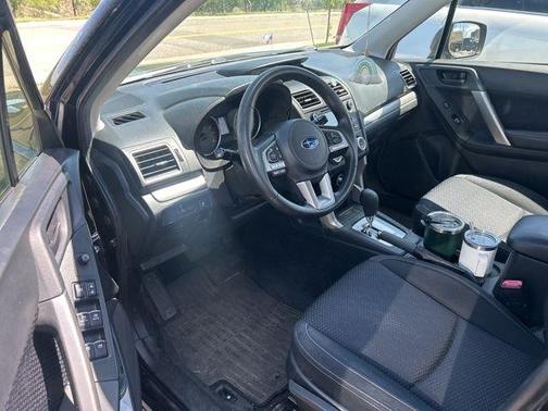 Crystal Black Silica 2017 Subaru Forester 2.5i