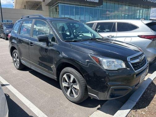 Crystal Black Silica 2017 Subaru Forester 2.5i