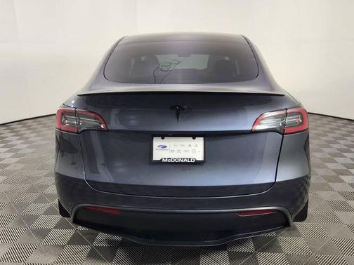 Midnight Silver Metallic 2023 Tesla Model Y Performance