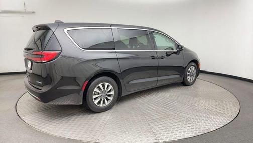Brilliant Black Crystal Pearlcoat 2024 Chrysler Pacifica Hybrid Select