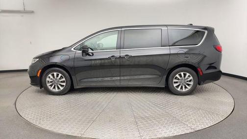Brilliant Black Crystal Pearlcoat 2024 Chrysler Pacifica Hybrid Select