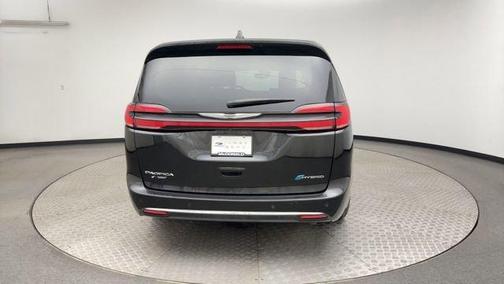Brilliant Black Crystal Pearlcoat 2024 Chrysler Pacifica Hybrid Select