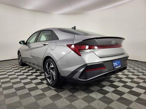 Metal 2025 Hyundai ELANTRA HEV SEL