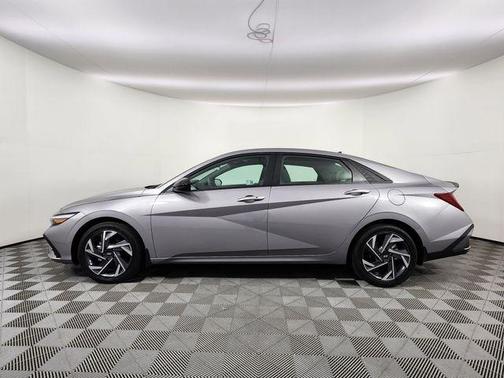 Metal 2025 Hyundai ELANTRA HEV SEL