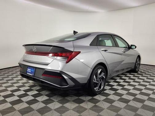 Metal 2025 Hyundai ELANTRA HEV SEL