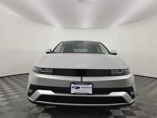 2026 Hyundai IONIQ 5 SE