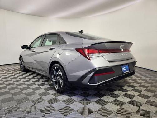 Metal 2025 Hyundai ELANTRA SEL Sport
