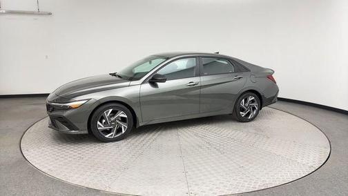 2025 Hyundai ELANTRA HEV SEL