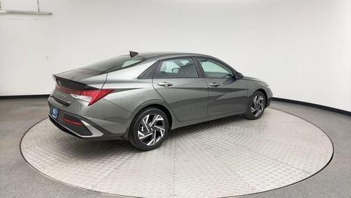 2025 Hyundai ELANTRA HEV SEL