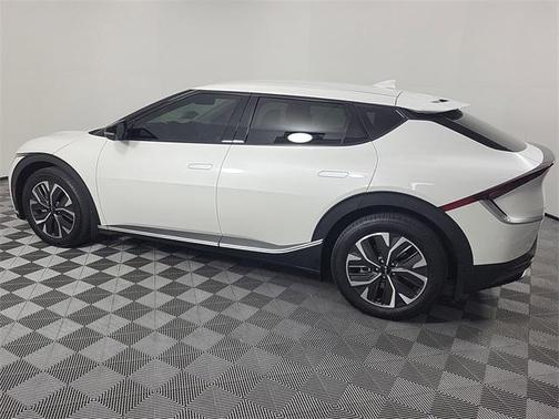 2024 Kia EV6 Light