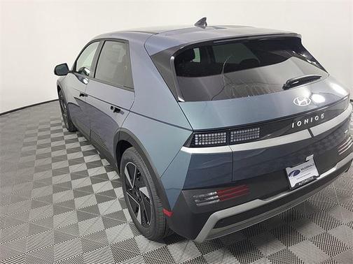 2025 Hyundai IONIQ 5 SE