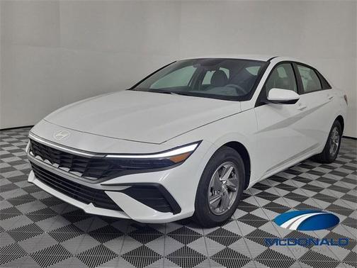 2025 Hyundai ELANTRA SE
