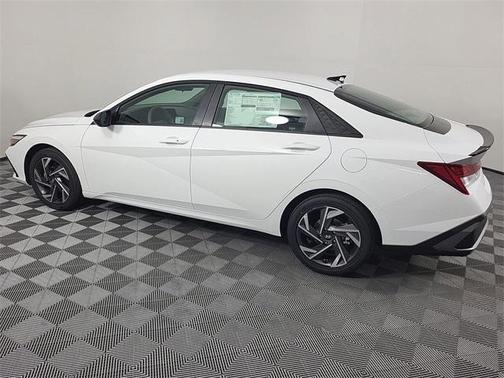 2025 Hyundai ELANTRA HEV SEL Sport