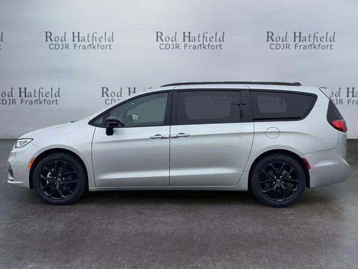 Silver Mist Clearcoat 2026 Chrysler Pacifica Limited