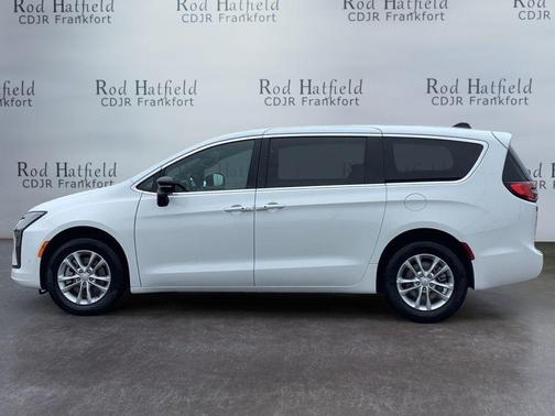Bright White Clearcoat 2027 Chrysler Pacifica L