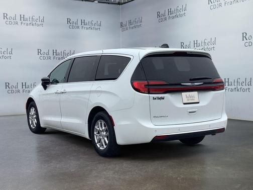 Bright White Clearcoat 2026 Chrysler Pacifica L
