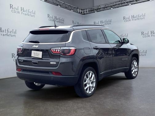 Baltic Gray Metallic Clearcoat 2024 Jeep Compass Latitude Lux
