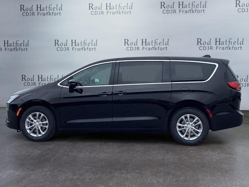 Diamond Black Crystal Pearlcoat 2027 Chrysler Pacifica L