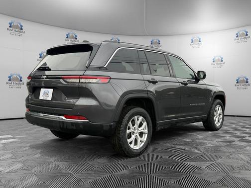 Baltic Gray Metallic Clearcoat 2023 Jeep Grand Cherokee Limited