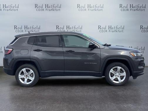 Granite Crystal Metallic Clearcoat 2023 Jeep Compass Sport
