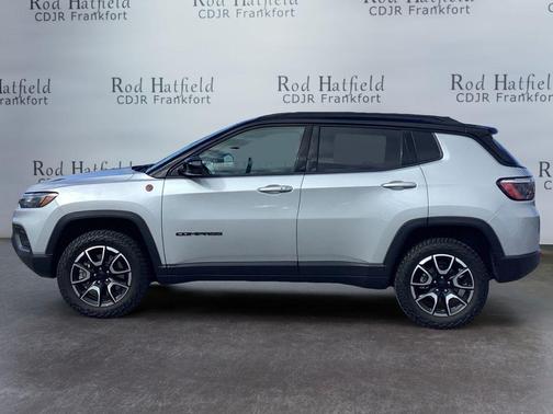 Silver Zynith Metallic Clearcoat 2024 Jeep Compass Trailhawk