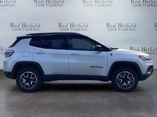 Silver Zynith Metallic Clearcoat 2024 Jeep Compass Trailhawk