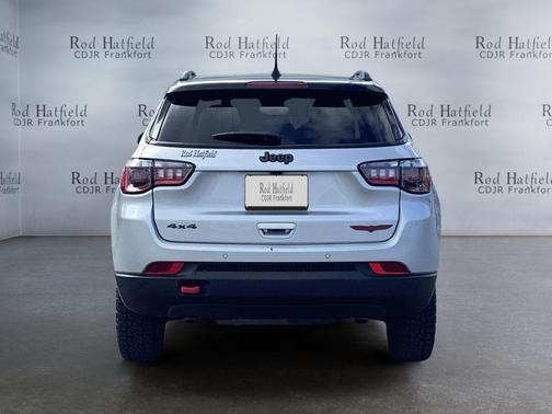 Silver Zynith Metallic Clearcoat 2024 Jeep Compass Trailhawk