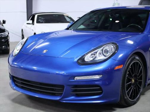 2016 Porsche Panamera Edition