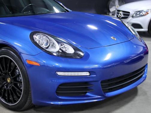 2016 Porsche Panamera Edition