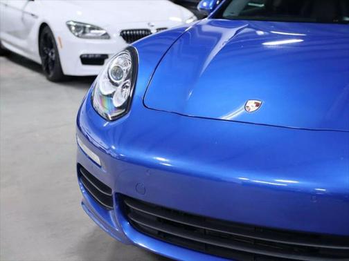 2016 Porsche Panamera Edition