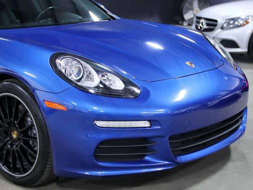 2016 Porsche Panamera Edition