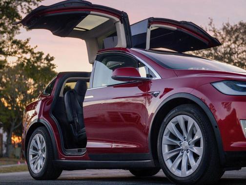 2017 Tesla Model X 90D