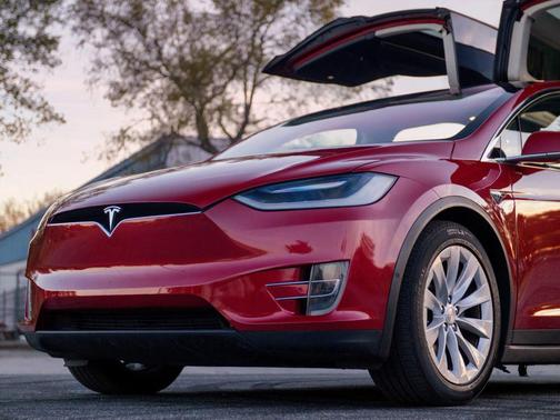 2017 Tesla Model X 90D