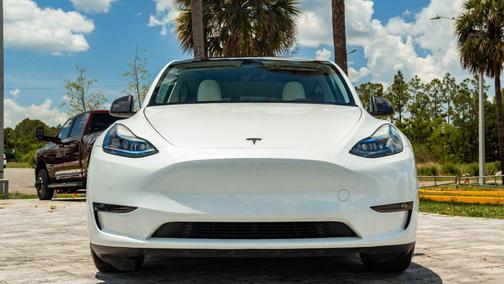 Pearl White Multi-Coat 2022 Tesla Model Y Performance Dual Motor All-Wheel Drive