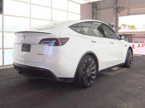 Pearl White Multi-Coat 2022 Tesla Model Y Performance Dual Motor All-Wheel Drive