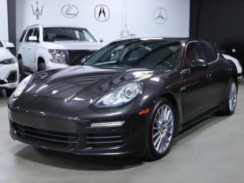 2015 Porsche Panamera 4