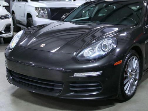 2015 Porsche Panamera 4