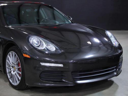 2015 Porsche Panamera 4